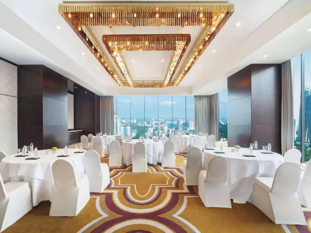 رستوران هتل ان اچ کالکشن کلمبو